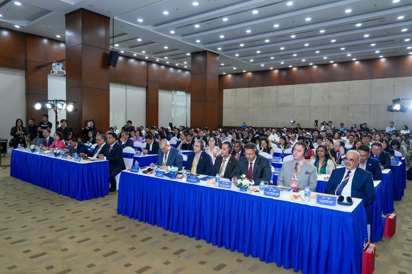 Khai mạc Diễn đàn Kinh tế Thủ đô lần thứ III