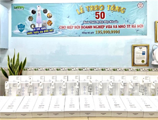 Công ty Phúc Nguyễn trao tặng 50 máy xịt diệt khuẩn cho Hiệp hội Doanh nghiệp nhỏ và vừa Thành phố Hà Nội