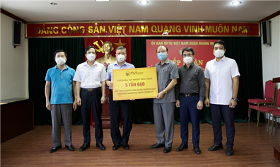 T&T Group và Ngân hàng SHB trao tặng 10 tấn gạo hỗ trợ quận Hoàng Mai, Hà Nội chống dịch Covid-19
