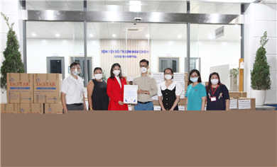Cộng đồng Doanh nghiệp Thủ đô tặng quà cho Bệnh viện điều trị bệnh nhân Covid-19 - Đại học Y Hà Nội
