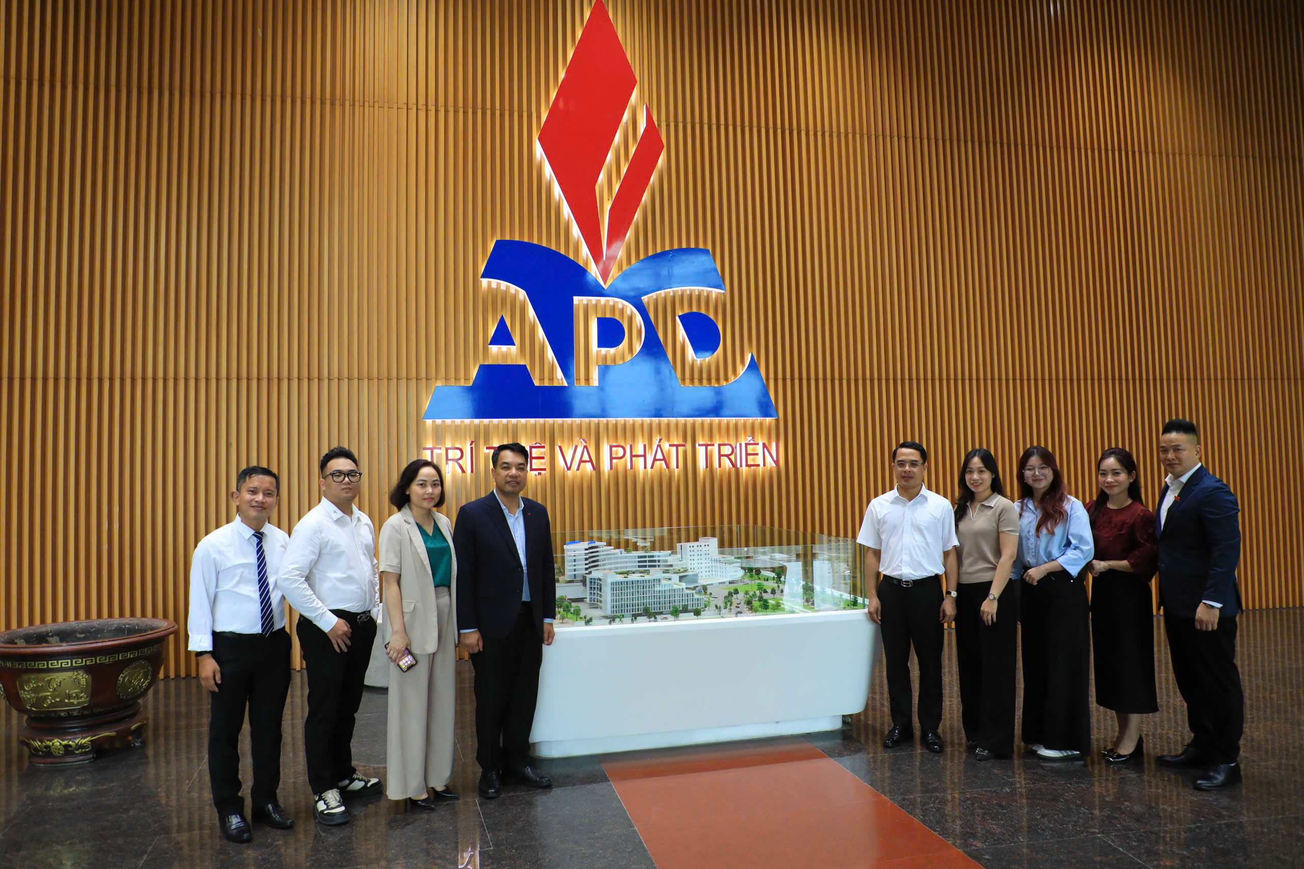 ĐẨY MẠNH HỢP TÁC ĐÀO TẠO, NGHIÊN CỨU, KHỞI NGHIỆP VÀ PHÁT TRIỂN NGUỒN NHÂN LỰC