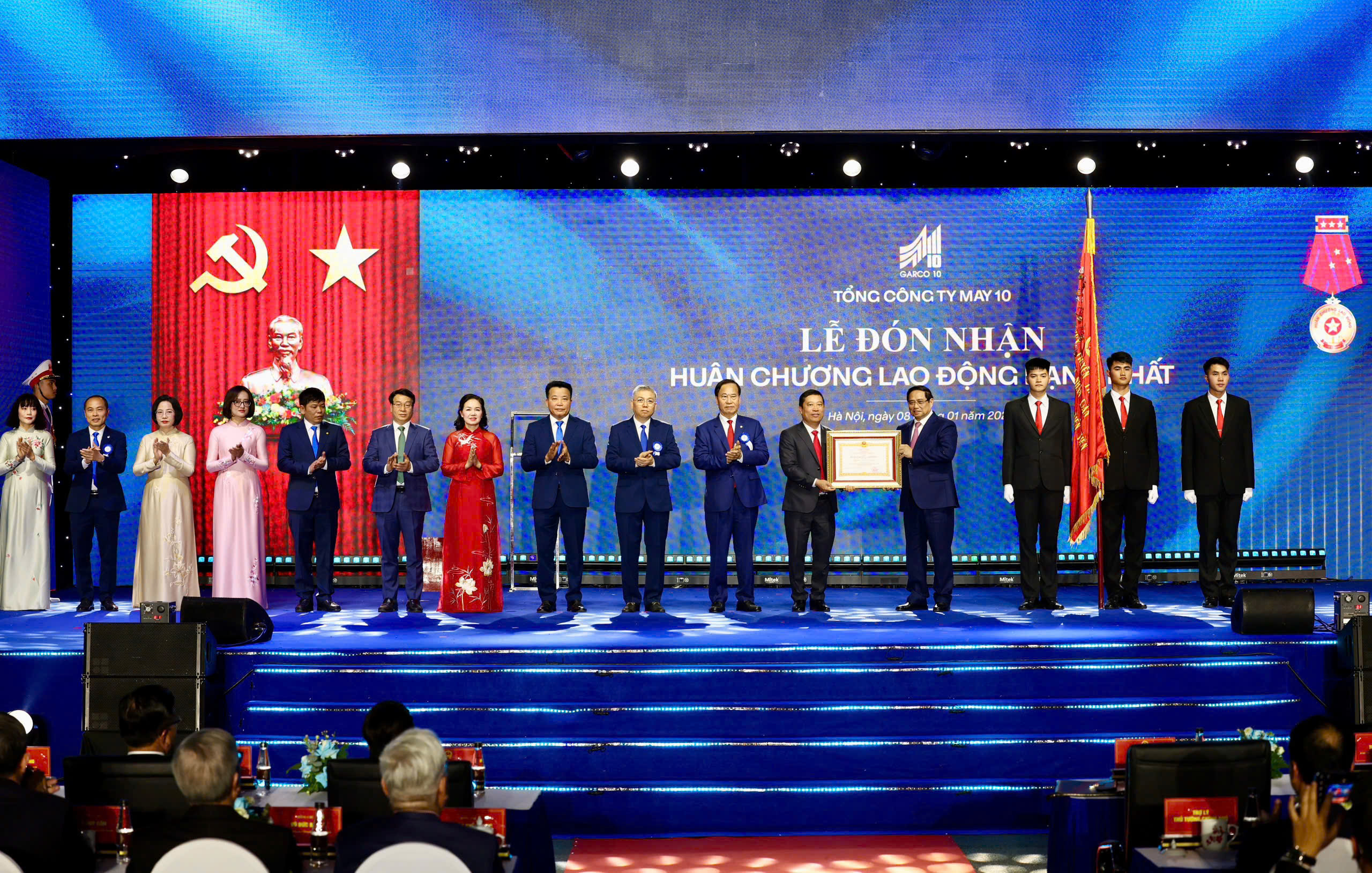 TỔNG CÔNG TY MAY 10 KỶ NIỆM 80 NĂM THÀNH LẬP VÀ ĐÓN NHẬN HUÂN CHƯƠNG LAO ĐỘNG HẠNG NHẤT