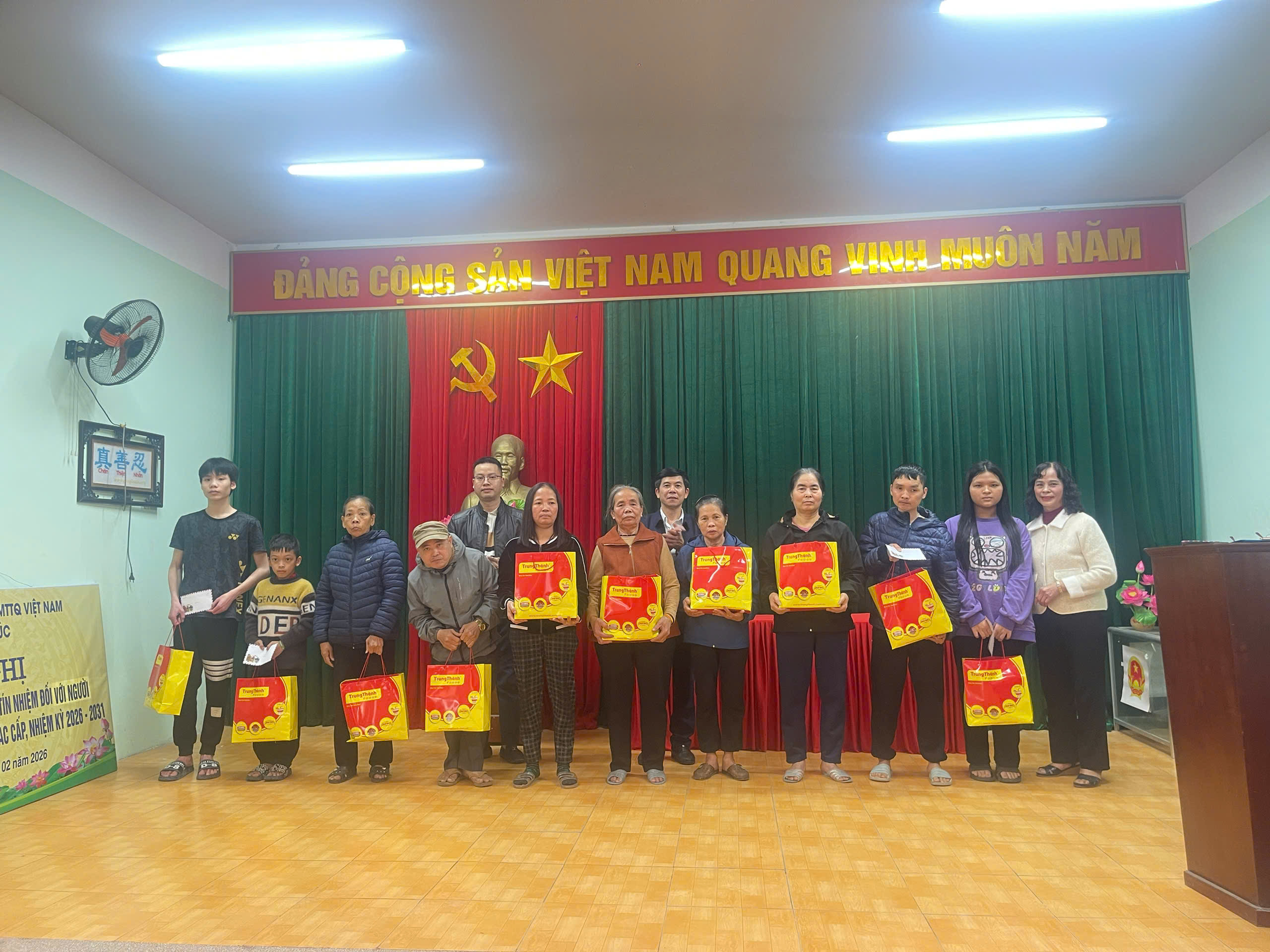 HANOISME TRAO 20 SUẤT QUÀ TẾT TẠI THÔN LƯU XÁ, XÃ THƯỢNG PHÚC