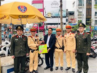Nghĩa tình Hanoisme dịp Tết Bính Ngọ 2026: Tri ân gia đình liệt sĩ, sẻ chia cùng lực lượng Công an Thủ đô
