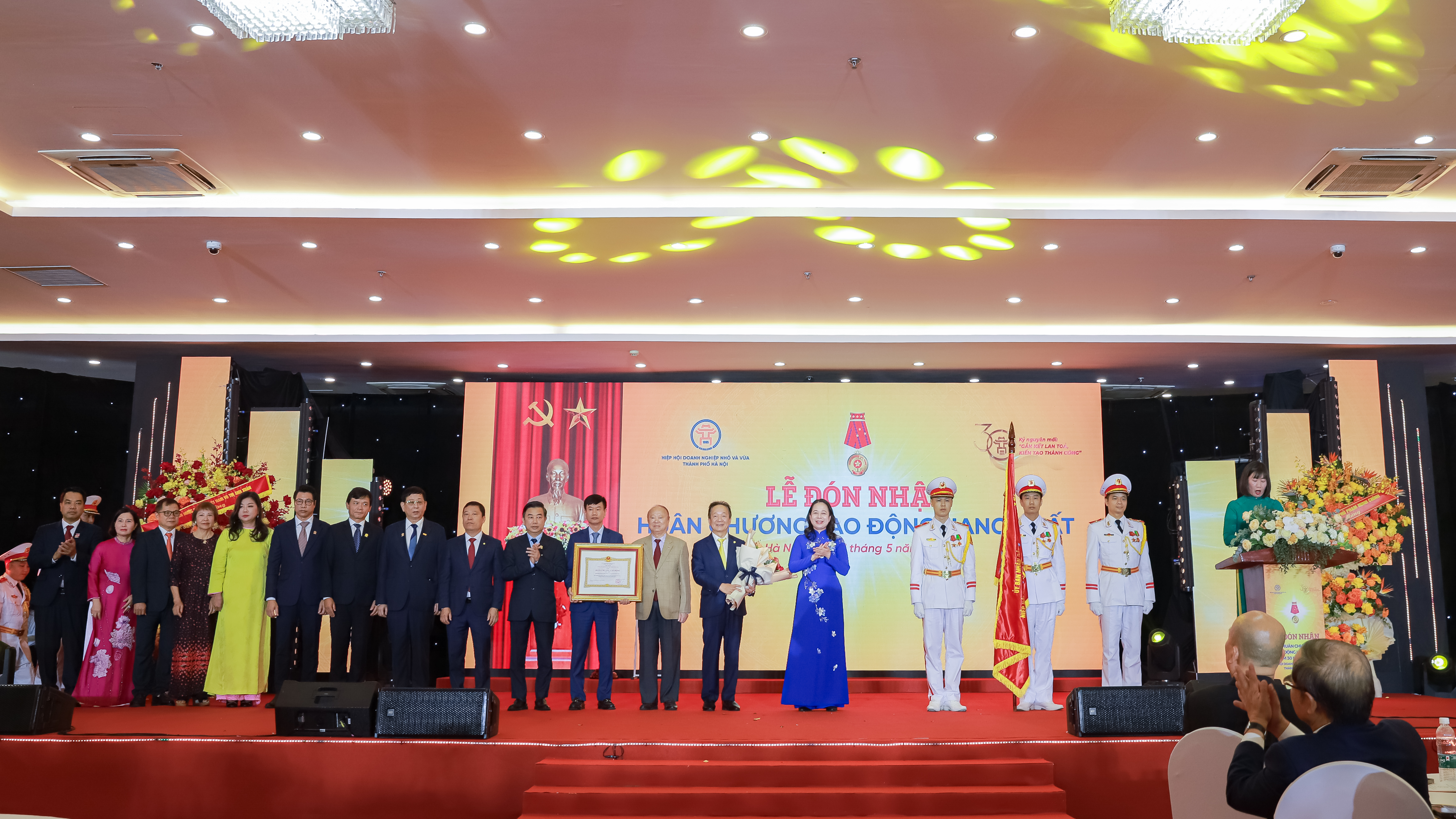 LỄ ĐÓN NHẬN HUÂN CHƯƠNG LAO ĐỘNG HẠNG NHẤT VÀ KỶ NIỆM 30 NĂM THÀNH LẬP HANOISME