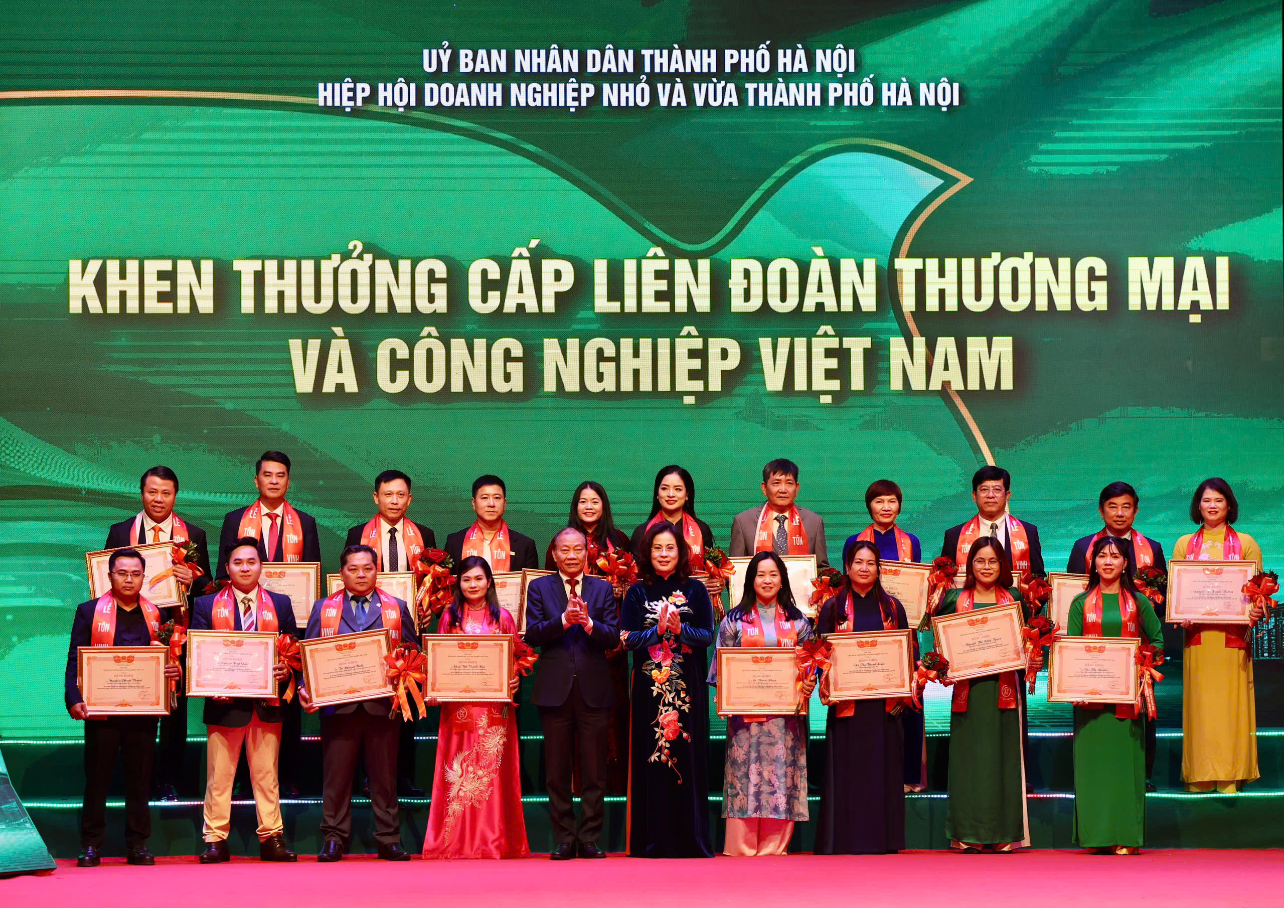 TÔN VINH DOANH NGHIỆP THỦ ĐÔ TIÊU BIỂU NĂM 2024